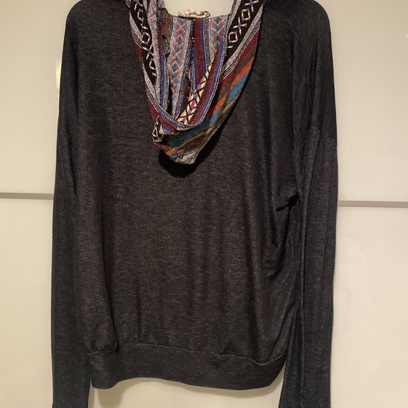 Black shirt hoodie with hood and pocket pattern Sz XL - Picture 3 of 4